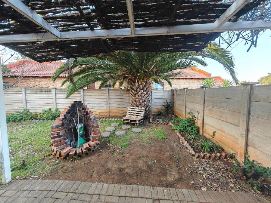 2 Bedroom Property for Sale in Langenhovenpark Free State